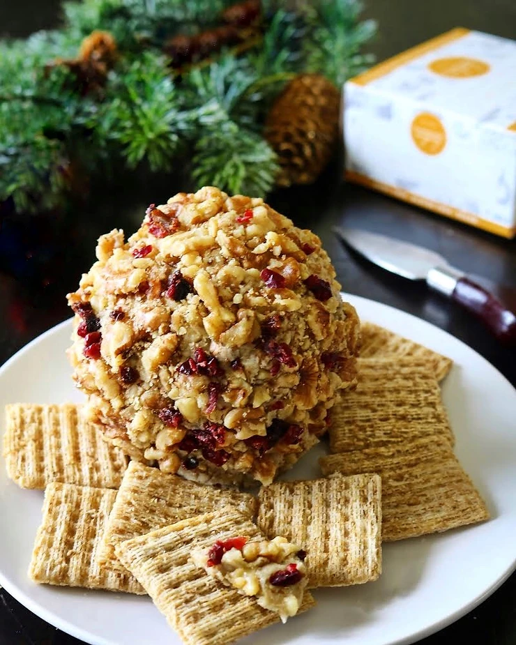 Easy Vegan Cheeseball