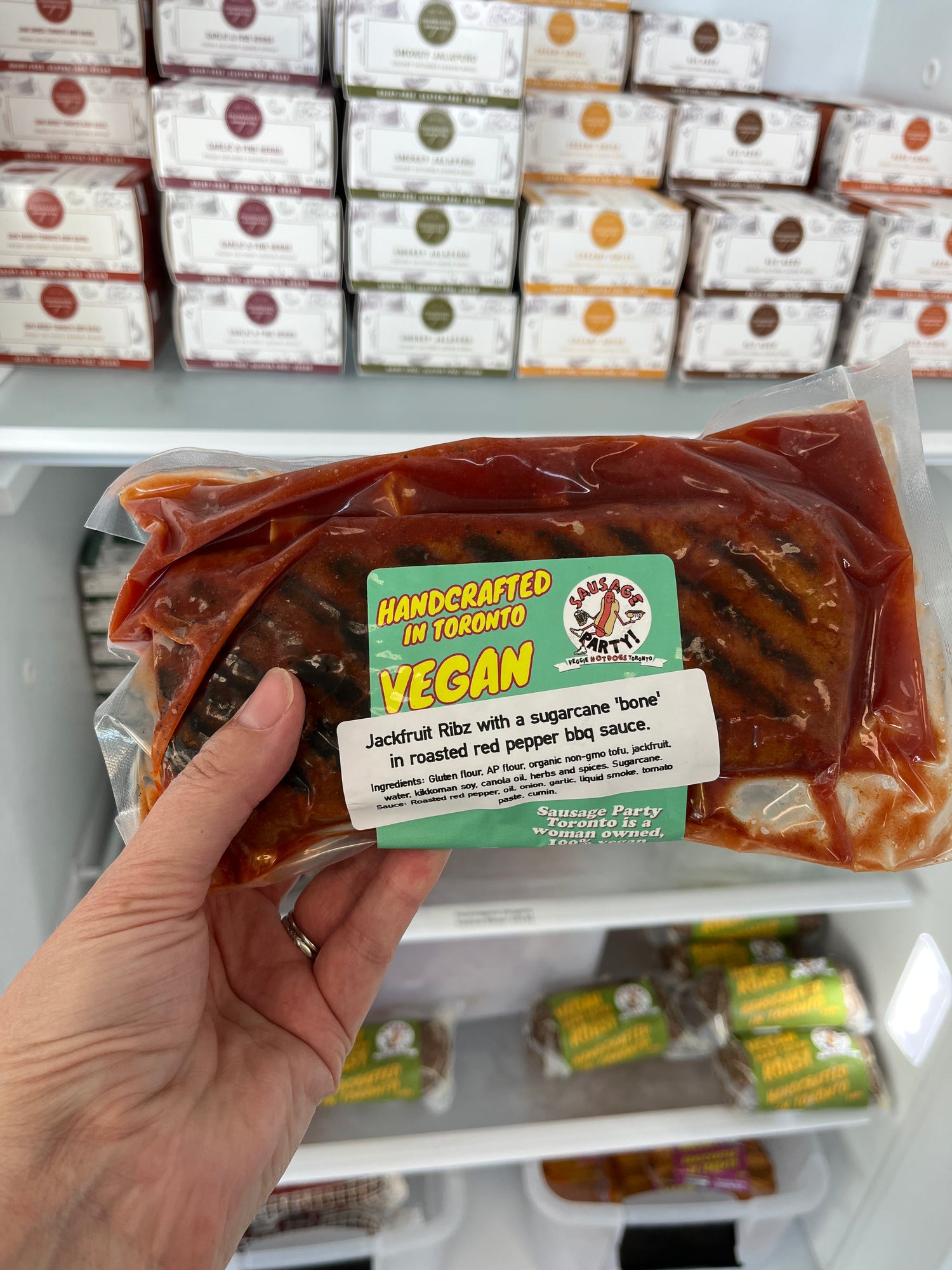 Côtes levées véganes à la sauce BBQ aux poivrons rouges fumés